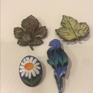 Vintage enamel lot of brooches